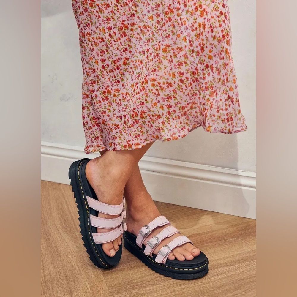 DR. MARTEN BLAIRE LEATHER SLIDES SANDALS SIZE 6 HORSESHOE BUCKLES